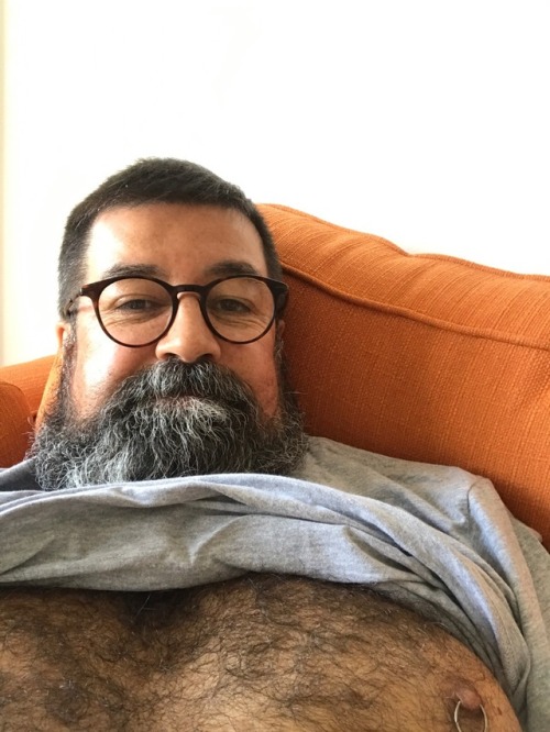unclesonly:  portispethead:Lazing on a Friday afternoon… Wow.. looks like cine start.. 