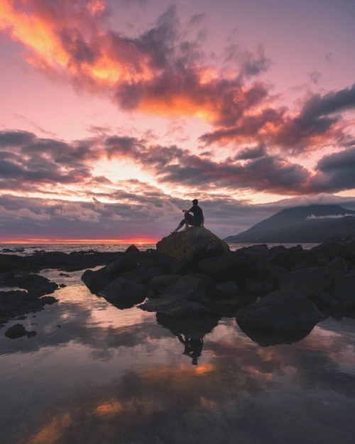 erubes1:Sunset overlooking an active volcano Follow me: www.instagram.com/erubes1