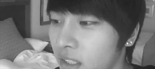 leejaehwan0406-blog:  Hakyeon’s lockscreen tho… 