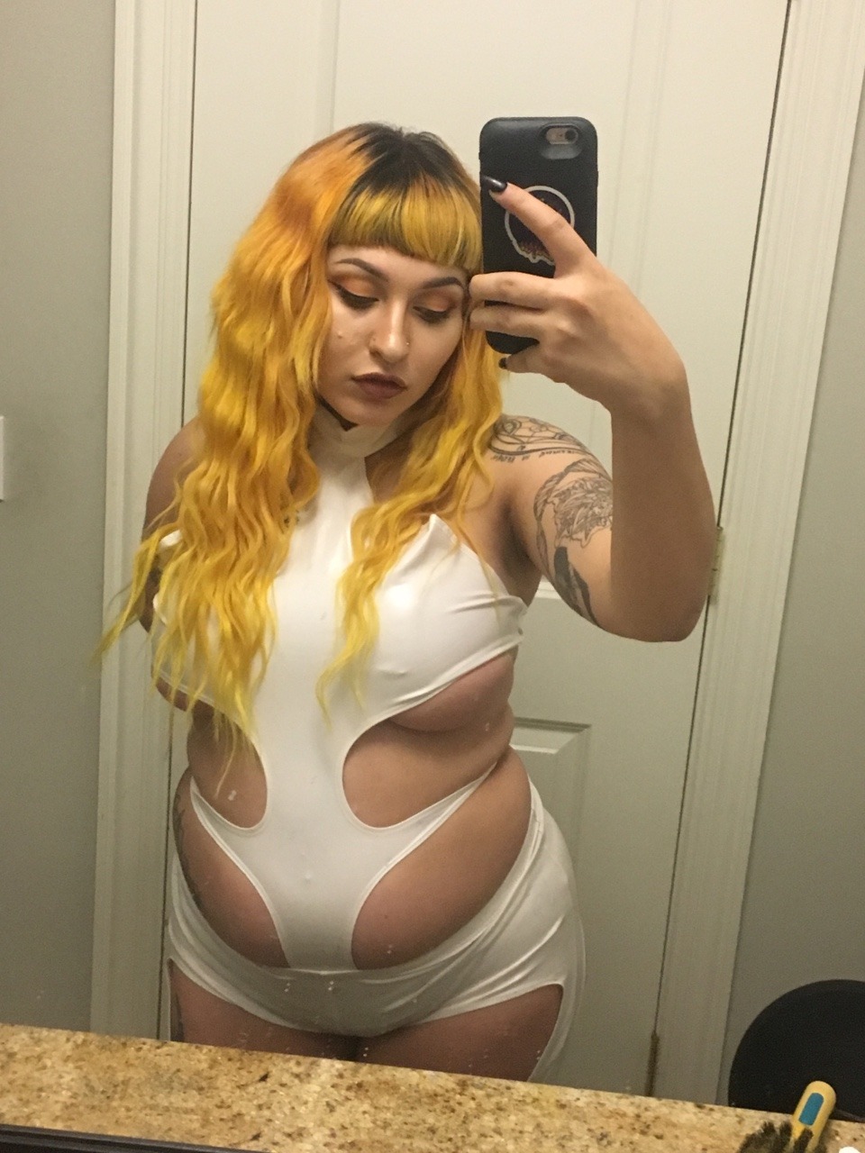 scarybabe: Leeloo, what happened?! 🤣 [leave caption]   👄 www.clips4sale.com/97977