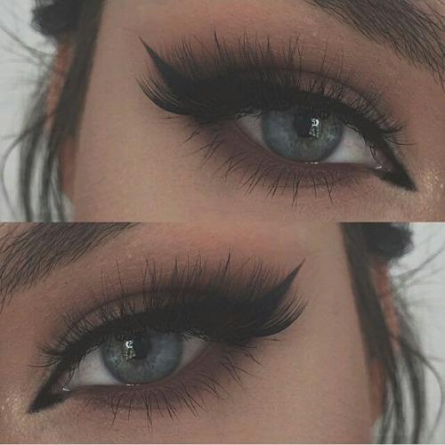 Some eye makeup goals for our bimbos