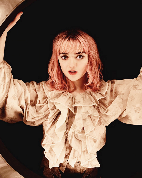 lustingmoon:  thronescastdaily: Maisie Williams Photographed by John Rankin Waddell