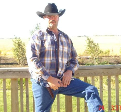 txartistbear:  fhabhotdamncobs:  BIG WOOF!!!  This is my kind of man.
