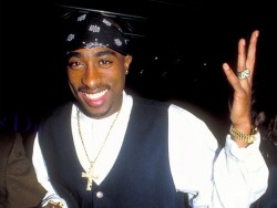 tupactaken:  that smile 😍 