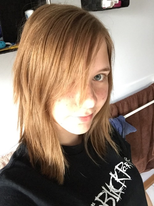 matt-smellabee:I was tagged by the wonderful @pizzazzer to post 3 pictures of myselfI’m going to tag