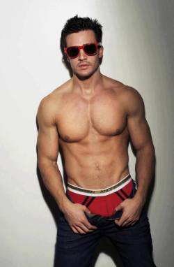 derek-bigcock:  Men in Red - penis  shades RED || Orange || Yellow || Green || Blue || Purple || Pink || Plaid