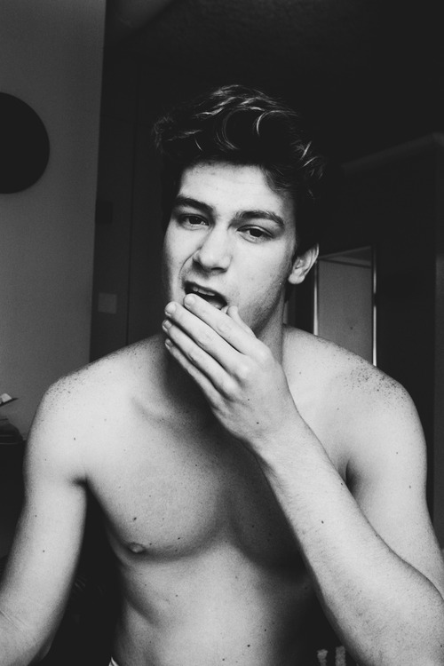 sorrygirlsisuckcock:  http://sorrygirlsisuckcock.tumblr.com/