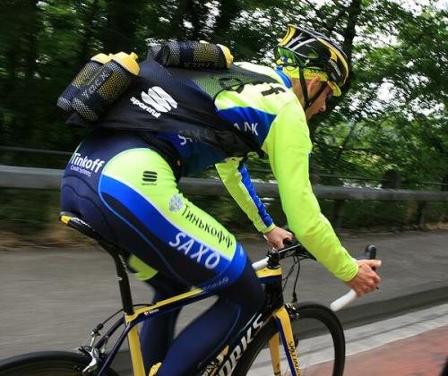 cyclivist:  The Tinkoff-Saxo bottle vests
