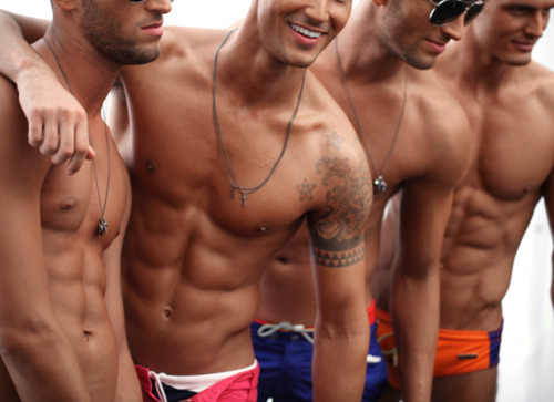 catnappinq:  kiwwikisses:  i’m ready t(v.v)b  hot damn 
