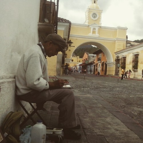 mr-bloody-neko:Gente de Guatemala!People of Guatemala!Beautiful Antigua! I walked these very streets