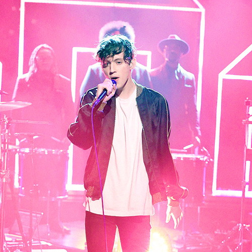 troyesivannews:  Troye Sivan performs on The Tonight Show Starring Jimmy Fallon 