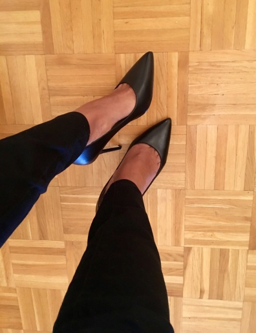 Time to finally wear my new and beautiful 10cm leather high heels by Guess. Love their elegance . Ha