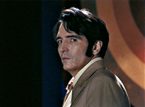 DAVID DASTMALCHIAN As JACK DELROY In LATE NIGHT WITH THE DEVIL (2023) Dir. Cameron Cairnes, Colin Cairnes