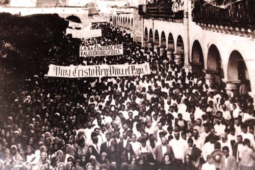 ¡Viva Cristo Rey! ¡Viva el Papa!September 16, 1926.During the celebrations of Independen