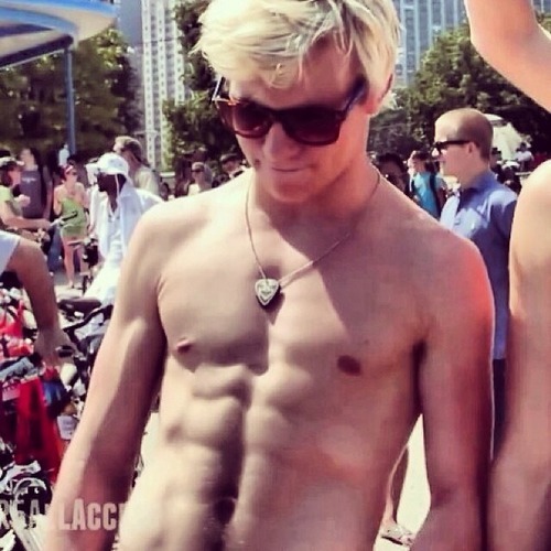 alekzmx:  todosobredamian:  Ross Lynch  Disney´s Ross Lynch 