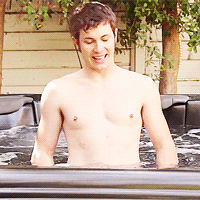 tobiesturner:  Favorite Videos: TRAPPED IN A HOT TUB (x) 