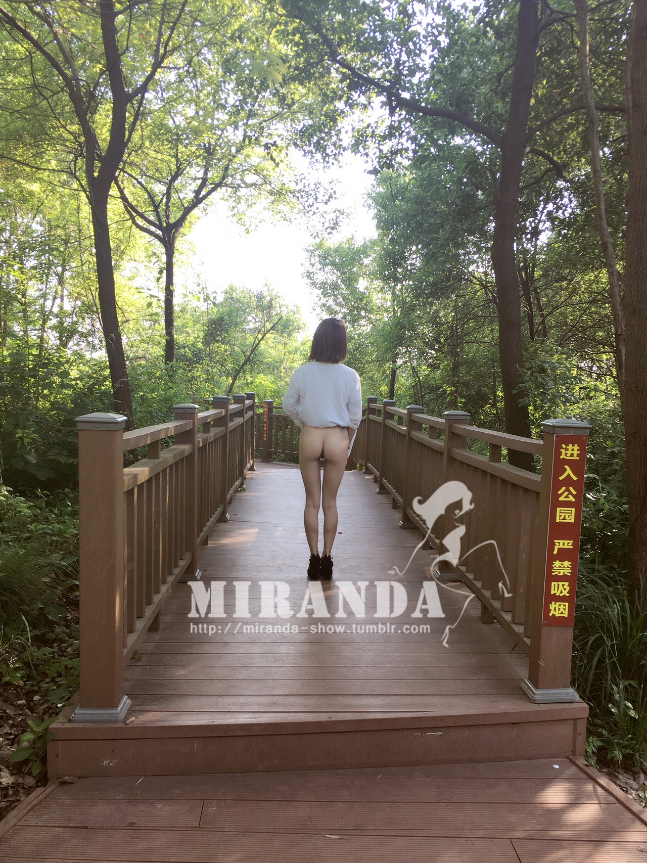 miranda-show:  Miranda公园露出系列二，完整版二十张。加新微信，老微信被举报了。