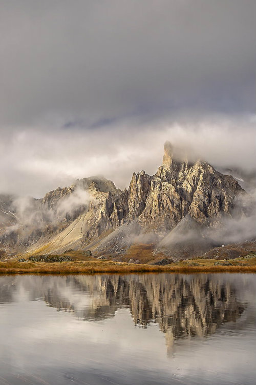 crescentmoon06 - (via 500px / cloudy day by Ghys...