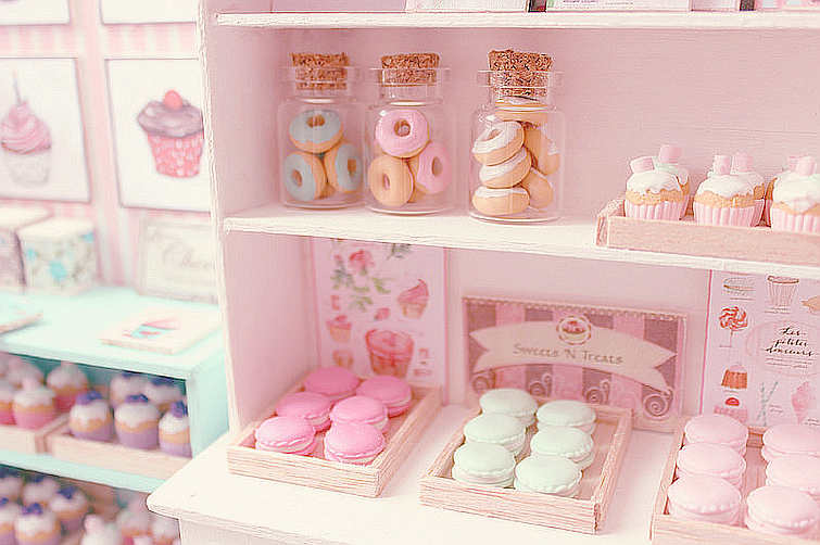 rainingteadrops:  Macarons and donuts (by Carolina Tyran) on flickr 