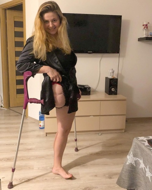 Nice Evening #feet #prettygirls #crutches #legs #footfetishnation #amputee #amputeelife #amputeegirl