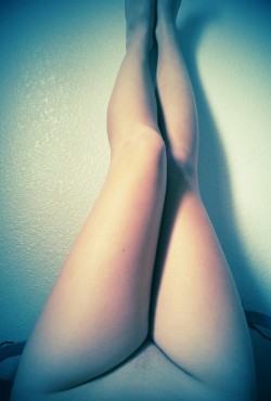 neblinapalace:  I love my legs. &lt;3   voll schön