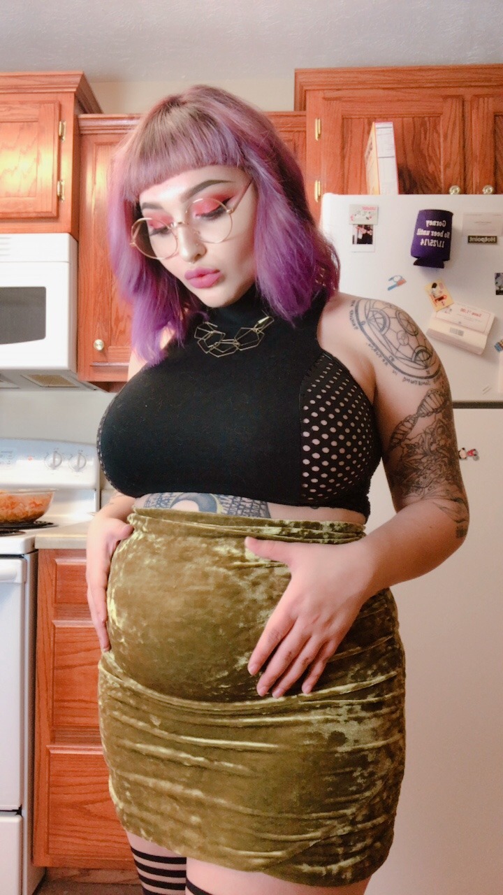 scarybabe:  Before stuffing —&gt; after 2 huge plates —&gt; after I’ve