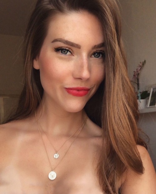 winged-perfection:  Nathalie - beautiful hosty from Emirates Airlines