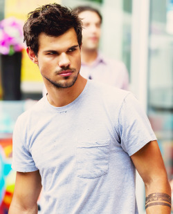 manculture:  Taylor Lautner