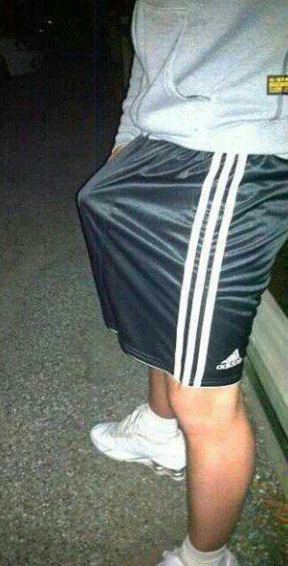 berlinsneakers:  a night time Boner over his Shoxberlinsneakers.com