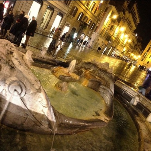 Spanish Steps fountain#fontana #piazza di spagna#Rome by #night#roma #italia #italy #gf_italy #ig_ro