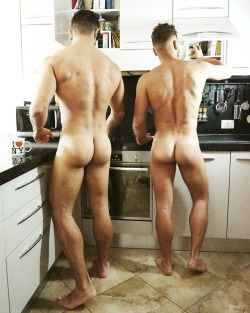 ladnkilt:  THE GAY MALE COUPLE…  THE BEAUTY