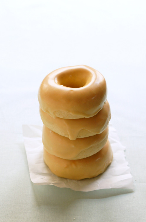 bakeddd:  maple glazed vanilla bean donuts click here for recipe  fuuuuck