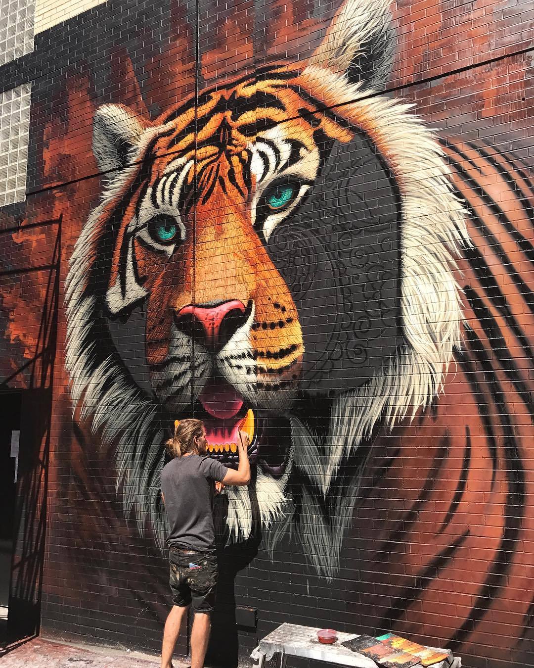 crossconnectmag:  SONNY Street Artist Sonny is a British-born artist, living in South