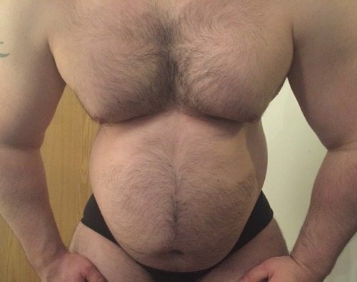 blogartus: gaininghulk: 280lbs Lost a little weight but muscles growing and gut still there Perfect 