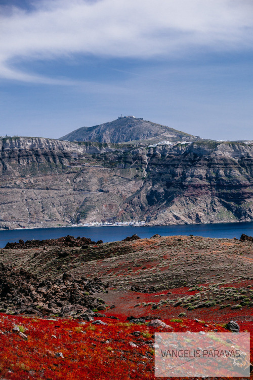 par2n2: Do volcanoes bloom? A remarkable view welcomes spring visitors in the Aegean Archipelago. Th