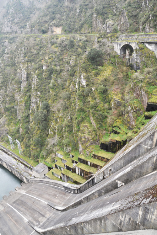 archatlas:  Saltos del Navía Carlos Copertone [via]