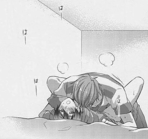 鳴る神の少し響みてさし曇り雨も降らぬが君を?