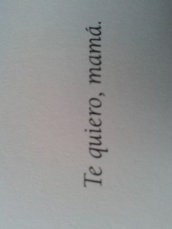 n0thing-wr0ng-n0thing-right:  noxtalgic-and-crap:  sigue-tu-vida-aunqe-duela:  not-safe-and-sound:  everything-is-psychological:  tienes-esa-sonrisa:  hagamoselamornolaguerra:  serlo-que-no-quiero-ser:  depresiondeadolocentes:  Te quiero mamá, aunque