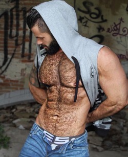 beardburnme:  apolosfit Instagram