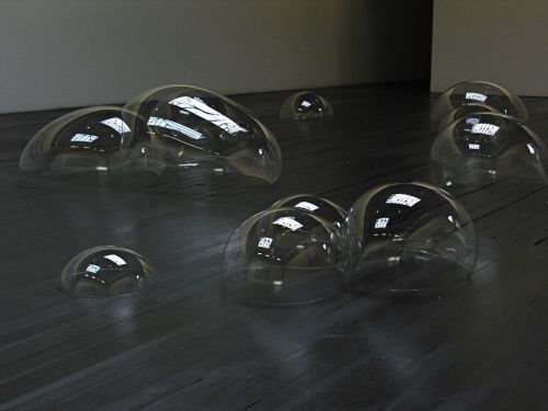 littlelimpstiff14u2: The Giant Bubbles of Luka Fineisen The work of artist Luka Fineisen seems like 