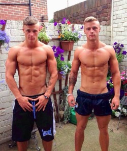 ksufraternitybrother:  2 CUTIES!!!    KSU-Frat Guy: More than 5,000 posts of jocks, cowboys, rednecks, military guys, and much more.    Follow me at: ksufraternitybrother.tumblr.com  Twins!!! Mmmmm