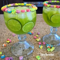 tipsybartender:▃▃▃▃▃▃▃▃▃▃▃▃▃▃▃▃▃▃▃▃▃▃▃▃         Are you Mexican/Irish? 😃 Do you like to drink? 👍 Then we created the perfect St. Patrick’s Day recipe just for you. The MEXICAN LEPRECHAUN MARGARITA.