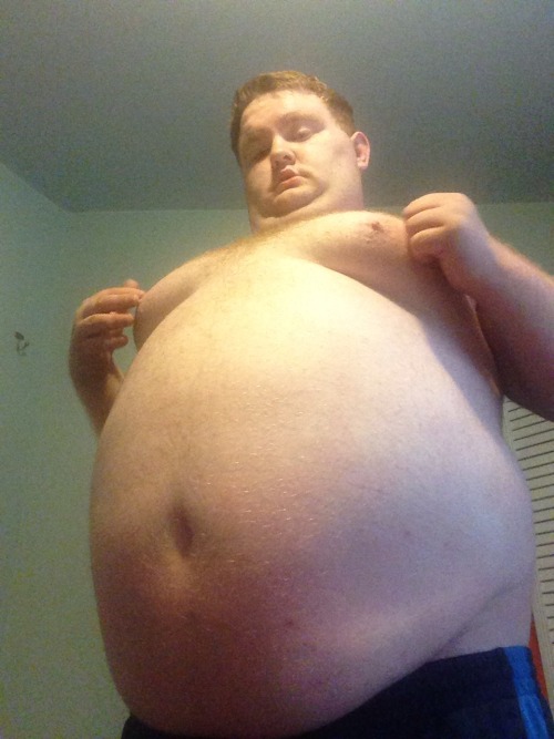 gordo4gordo4superchub:  bubbabear1990:  kinkyandchubby:  Just a photo set I’ve done of myself recently. Kik me: Claymcdonald72  yum!!!  Yummy