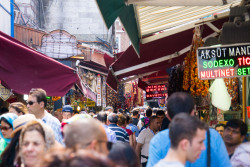 noodlesandbeef:  Istanbul, continued…One of my favourite parts was the Egyptian Market.  Its this sprawling, massive bazaar of spice traders and chachki merchants.  I loved it.