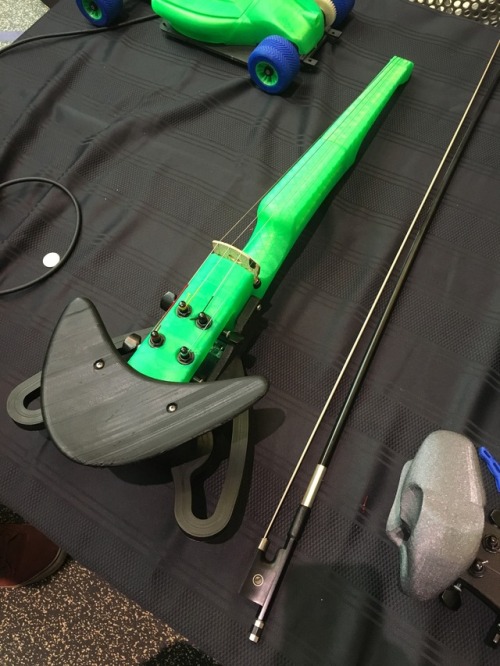 iktutkikk: 3D print en fiolin eller ukulele om du trenger det.