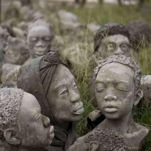 tubbsmccracken:Always RememberGhanaian artist Kwame Atoko-Bamfo created several sculptures in a lake to remember our ancestors who drowned as they were transported through the Atlantic Sea during slavery. 