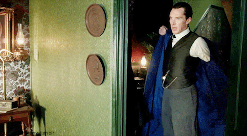snogbox1:silentauroriamthereal:His slim, gorgeous body is totally made for these clothes. Also: all 