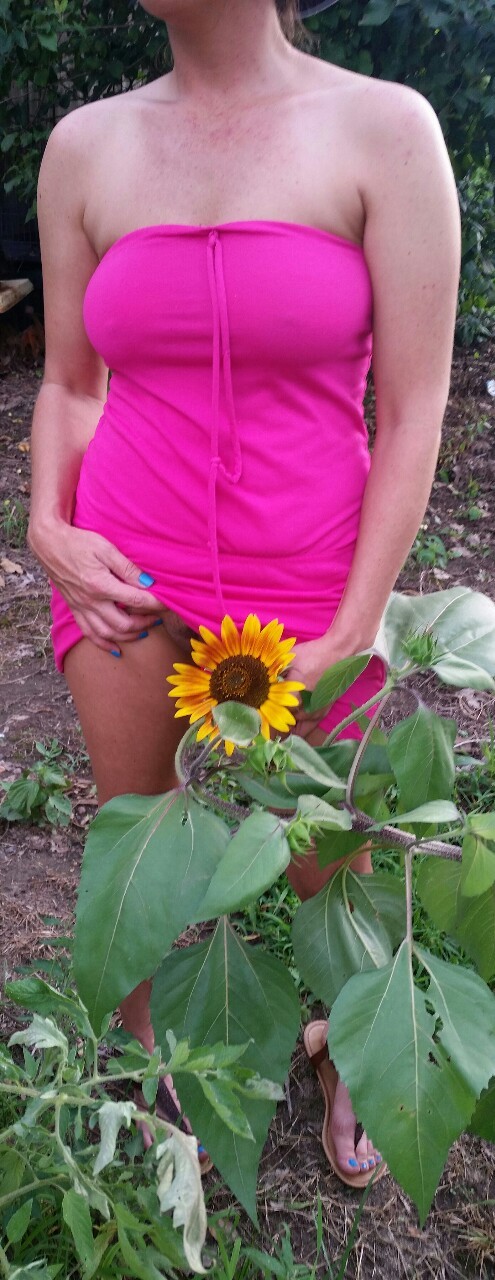 peepenthom:  Peepenthom  Love summer time!