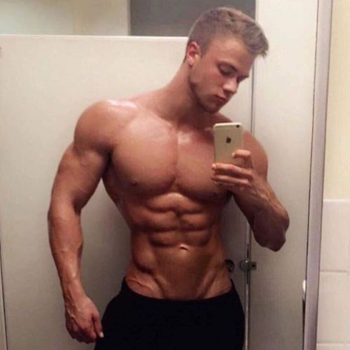 billyraysorensen:  Blonde muscled beauty …Attila Thoth