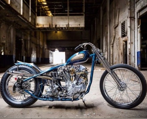 One of the coolest Knuckleheads ever built by @slab_side. Photo by @mustanglarry #chopcult #choppers